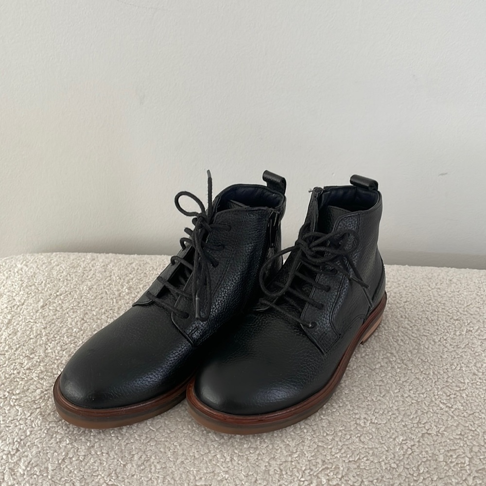 Real leather Zara size 31, 13 1/2. Like new condition! Black leather color.